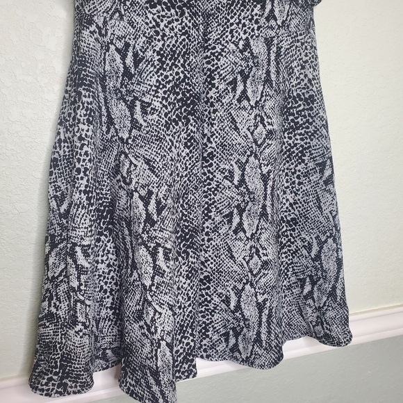 WHO WHAT WEAR | Snakeskin Ruffle Sleeve Dress - Picture 7 of 8